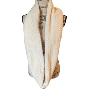 Calvin Klein ivory Infinity Loop scarf NWT